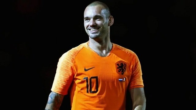 Sneijder out top 3